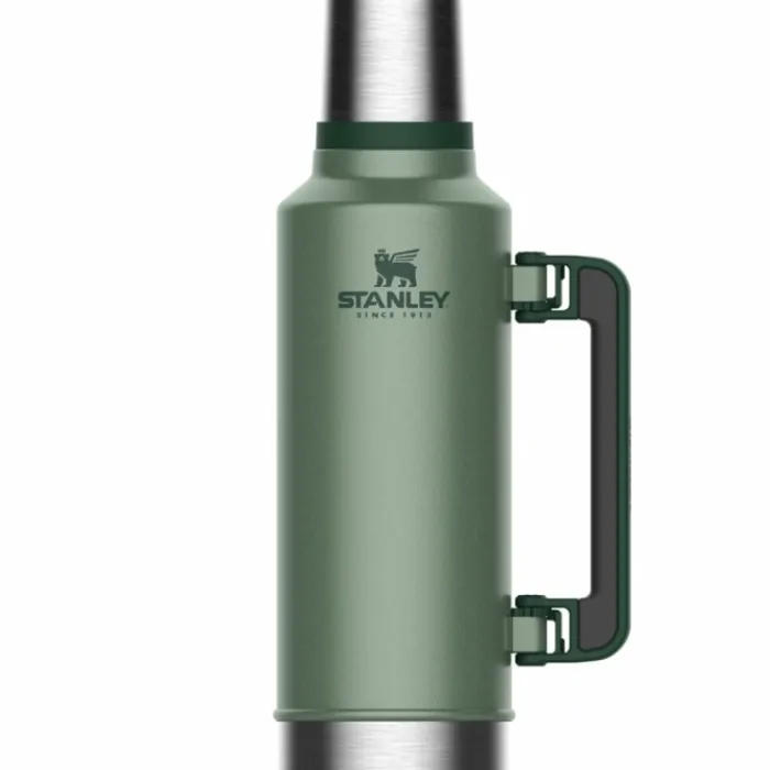 stanley_classic_flask_gre_0.webp Stanley flasks Flasks & Travel Mugs*Stanley Classic Flask Green 1.9Ltr